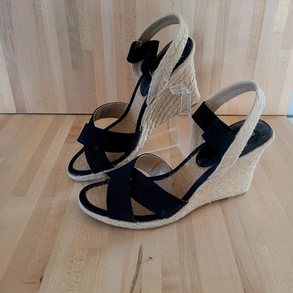 Apt. 9 Black and Tan Espadrille Wedge Cross Toe, Slingback Sandal. Size 10 - Picture 3 of 12